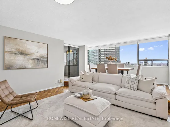 914 Yonge St #1807, Toronto, ON M4W 3C8