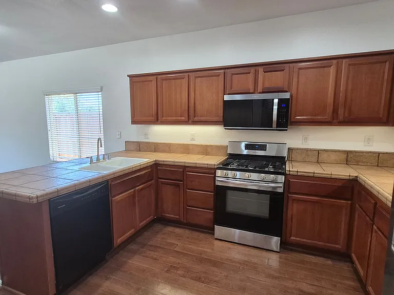 170 Bombay Cir — Photo 7