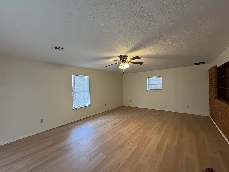 4765 Spiva Dr — Photo 7