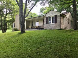 330 W Grayson St, Hillsville, VA 24343