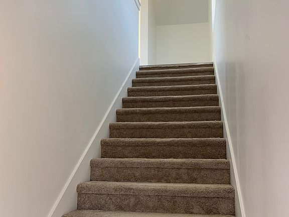 4th image of 577 N Clifden Dr