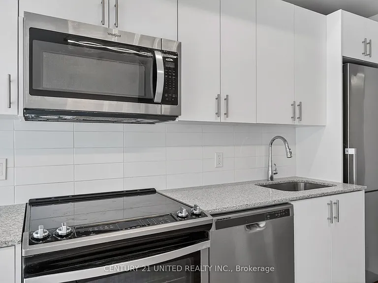 475 George St N #416 — Photo 30