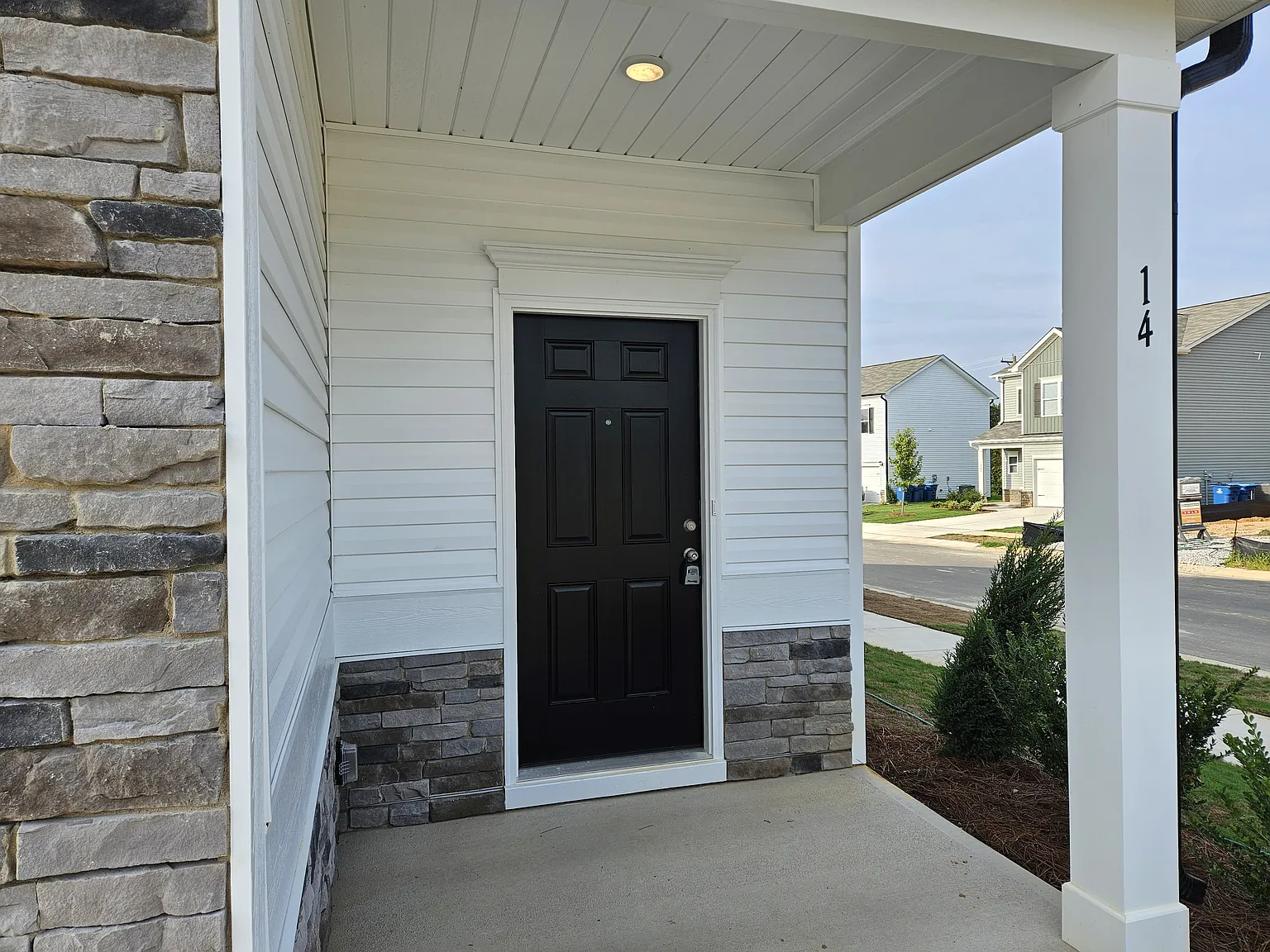 3 bed, 1211 sqft, $2,500 — Photo 4
