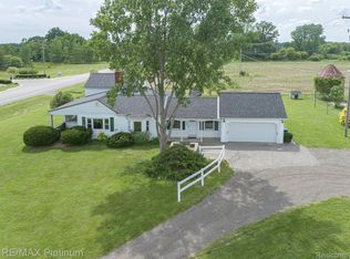6014 Lahring Rd, Linden, MI 48451