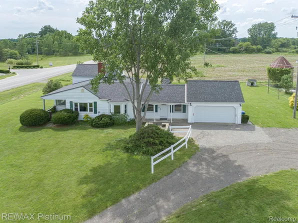 6014 Lahring Rd, Linden, MI 48451
