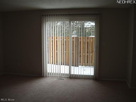 5th image of 4757 Ledgewood Dr Unit 2