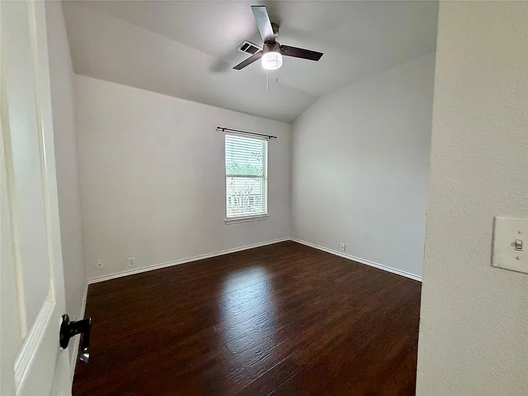 804 Tapestry Cv — Photo 23