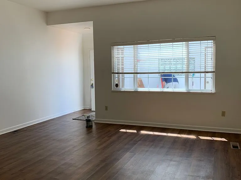 555 Broadway Ave — Photo 4