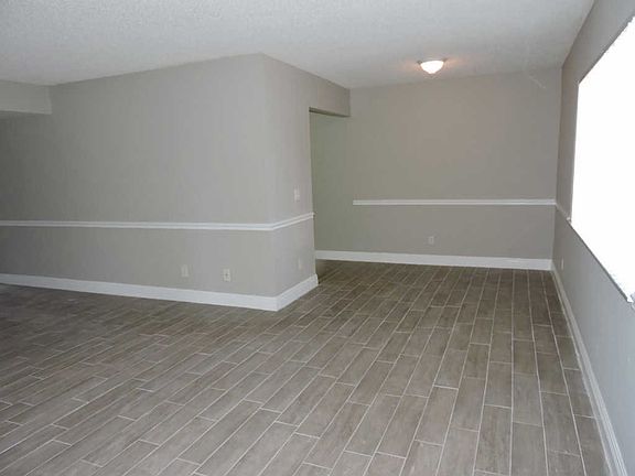 3rd image of 414 Meadows Cir #414