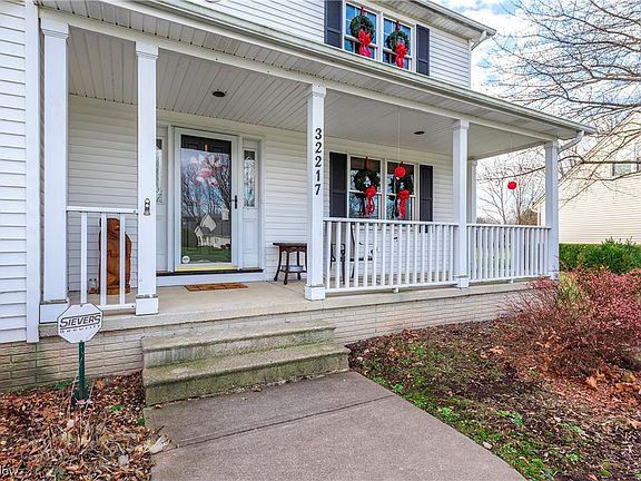 3rd image of 32217 Country Club Dr