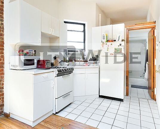 3rd image of 320 E 93rd St #5E