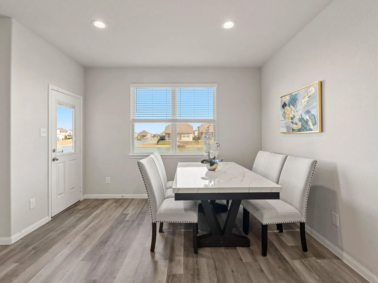 4 bed, 2.5 bath, 2035 sqft, $2,400 — Photo 4