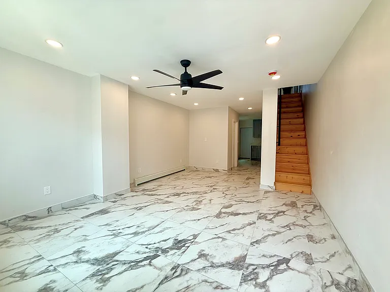 205 W Wishart St — Photo 10