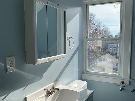 2nd image of 33 Pratt St #3