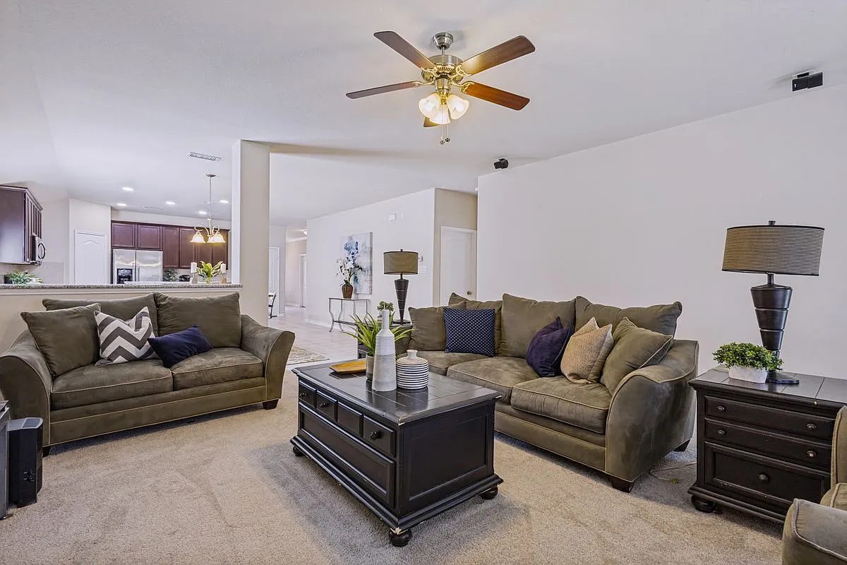3 bed, 2.0 bath, 2173 sqft, $2,300 — Photo 4