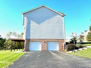 3rd image of 111 Edgewood Dr