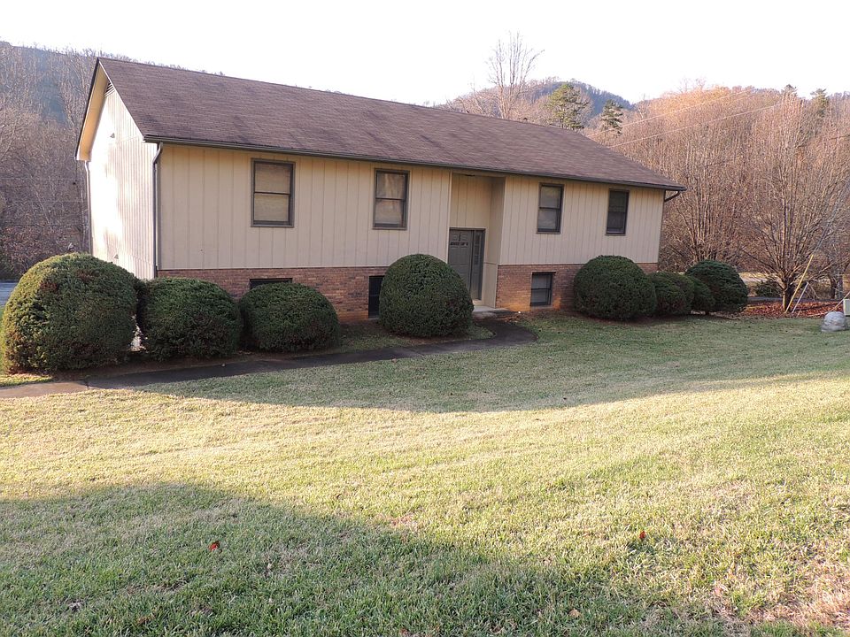 1st image of 122 Maple Dr APT 2B