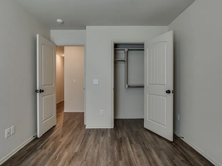 412 Chalk Hill Ct — Photo 31