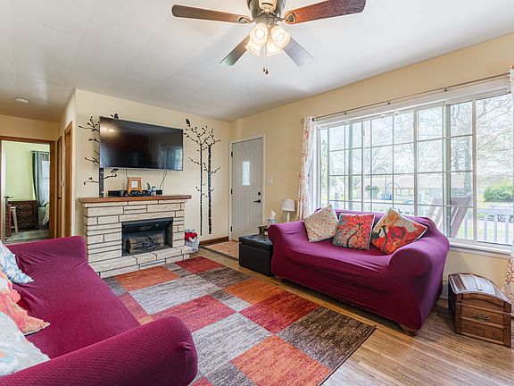 5th image of 128 Tilton Park Dr