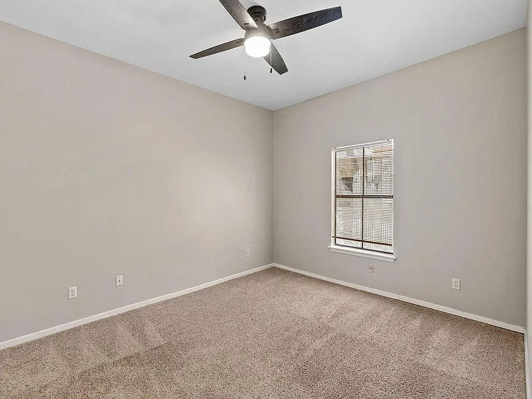 712 Graham Pl #203 — Photo 15