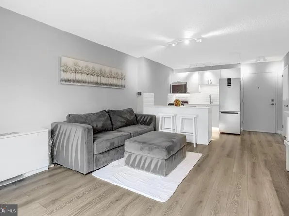 2500 N Van Dorn St APT 320, Alexandria, VA 22302