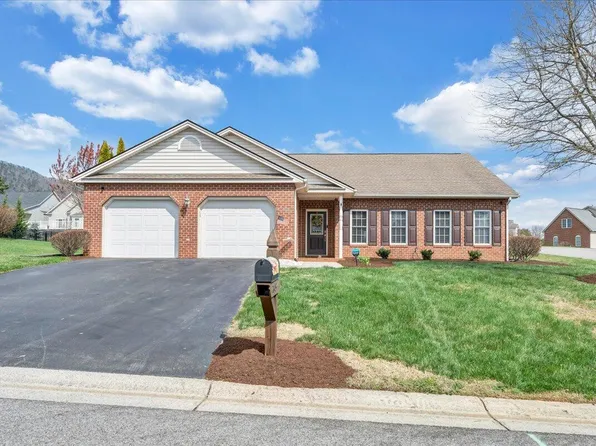 2803 Chateau Ct, Roanoke, VA 24012