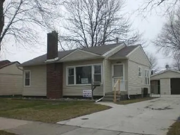 20301 Rosedale St, Saint Clair Shores, MI 48080