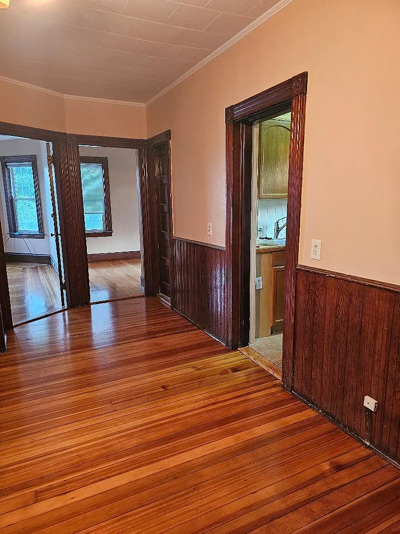 70 Warburton St — Photo 3