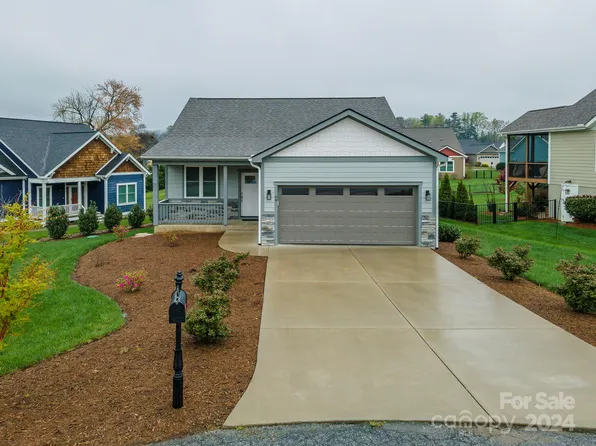 64 Foundry Ln, Hendersonville, NC 28792