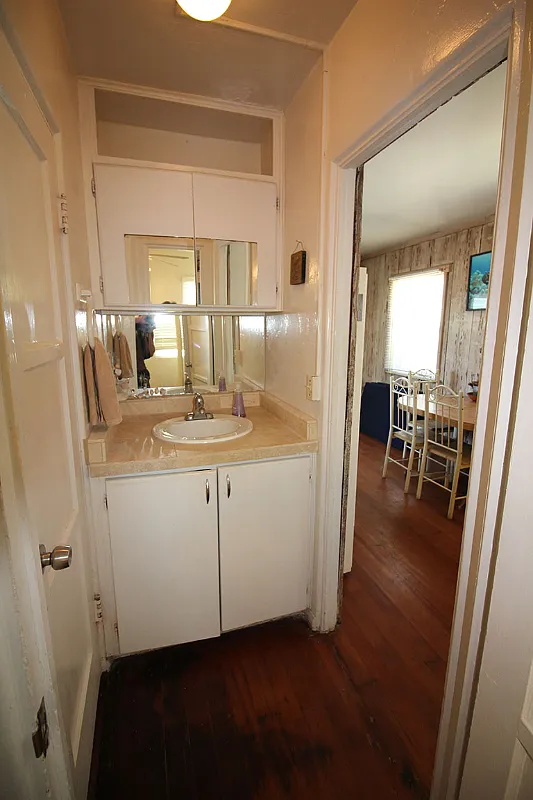 Ocean View Furnished 1 Bedroom Cottage — Photo 3
