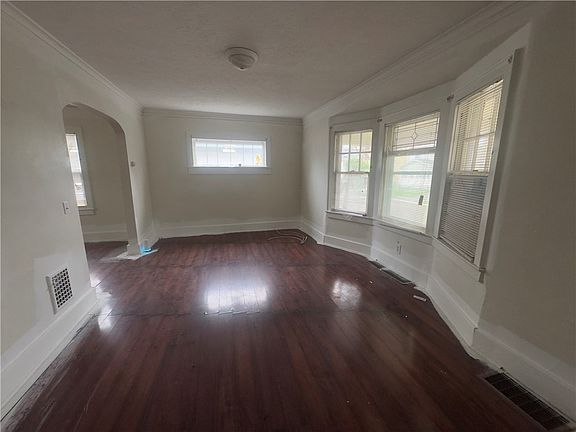 5th image of 167 Salina St