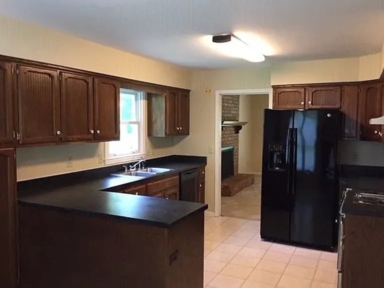 1524 Pinkerton Rd — Photo 3