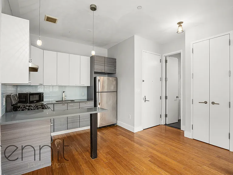 643 Madison St #A — Photo 2