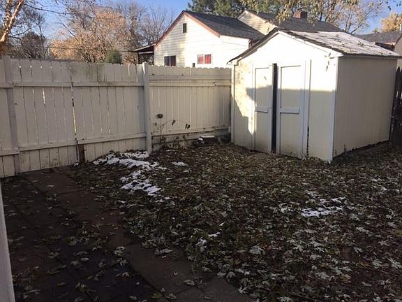 3rd image of 1821 Fernwood St