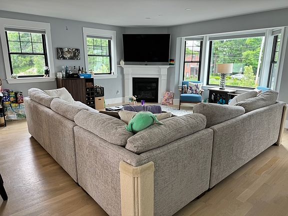 4th image of 178 South St #9