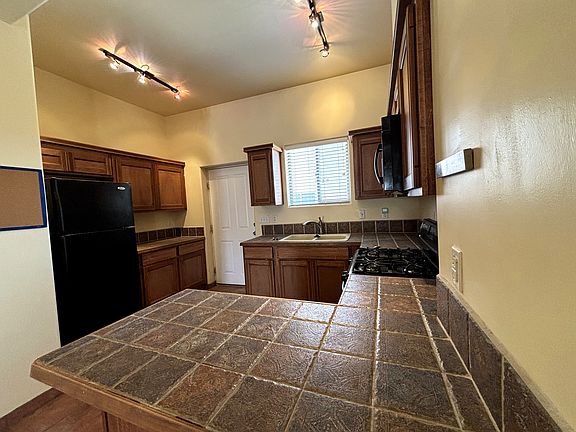 5th image of 823 N San Pedro St APT A