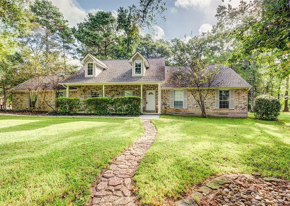 Welcome Home to 518 Garrett Drive, Magnolia, Texas 77354