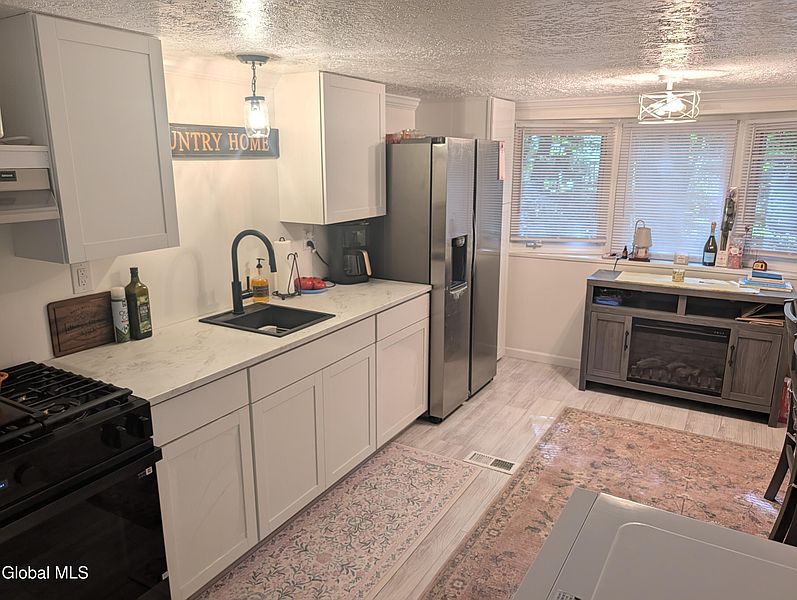 2nd image of 40 Huntington Drive