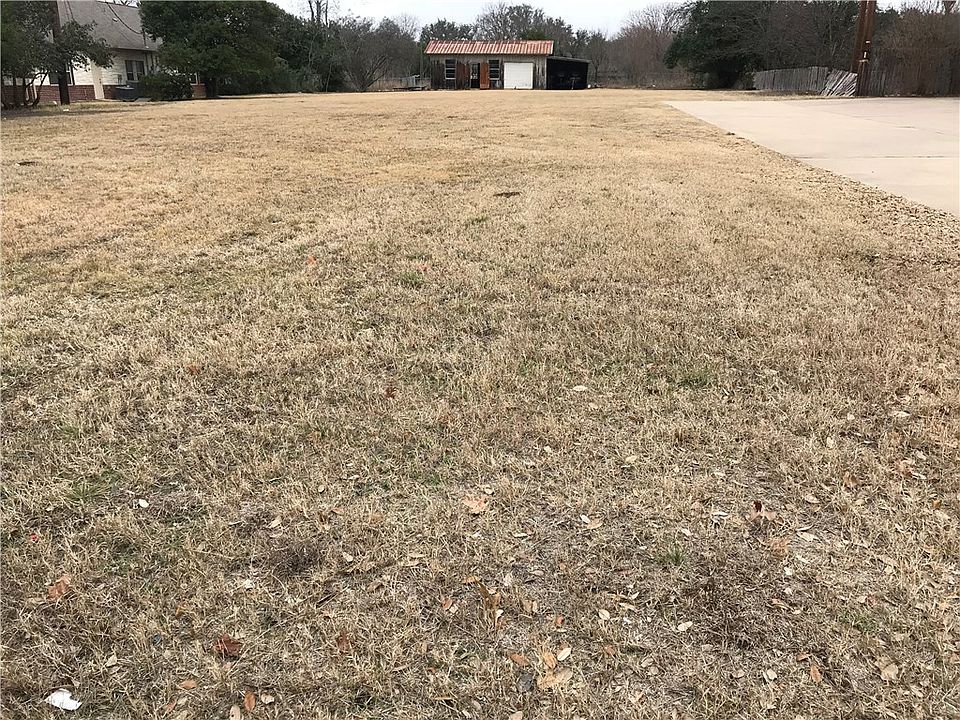 2nd image of 1629 Williams Dr