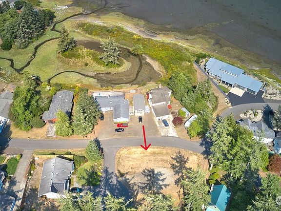 3rd image of 779 Alpine Court SE