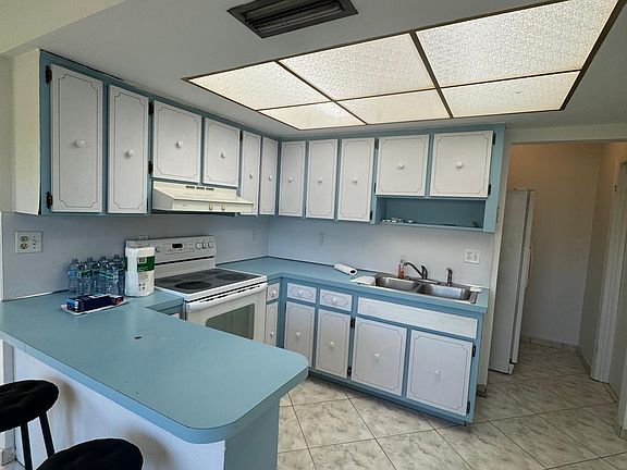 3rd image of 452 W Royal Palm Road
