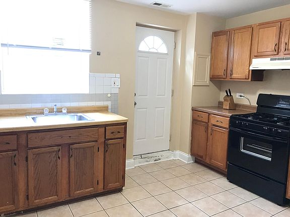4th image of 4413 W Montrose Ave Suite 1