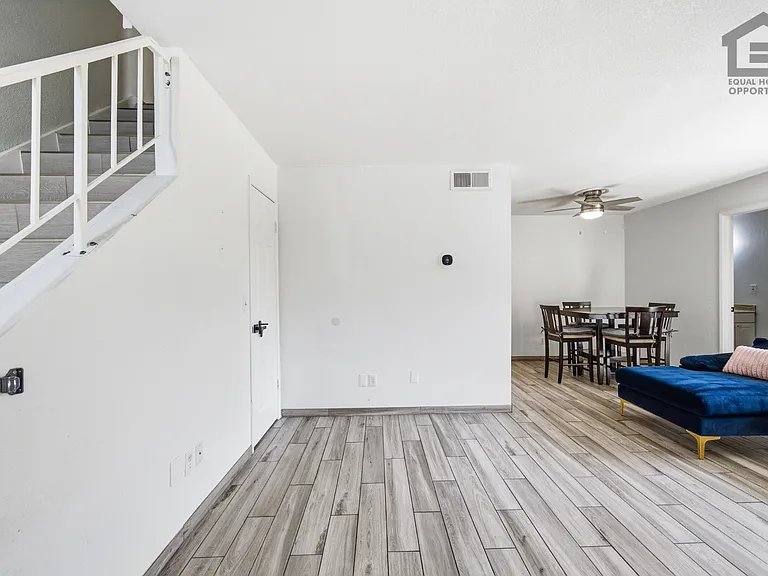 6011 W Townley Ave — Photo 7