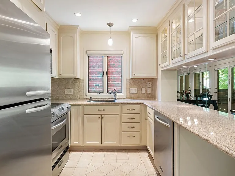 243 Perkins St #1 — Photo 1