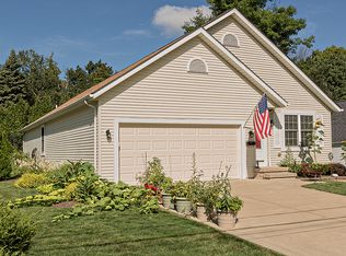 1096 Washington Blvd, Mayfield Village, OH 44143