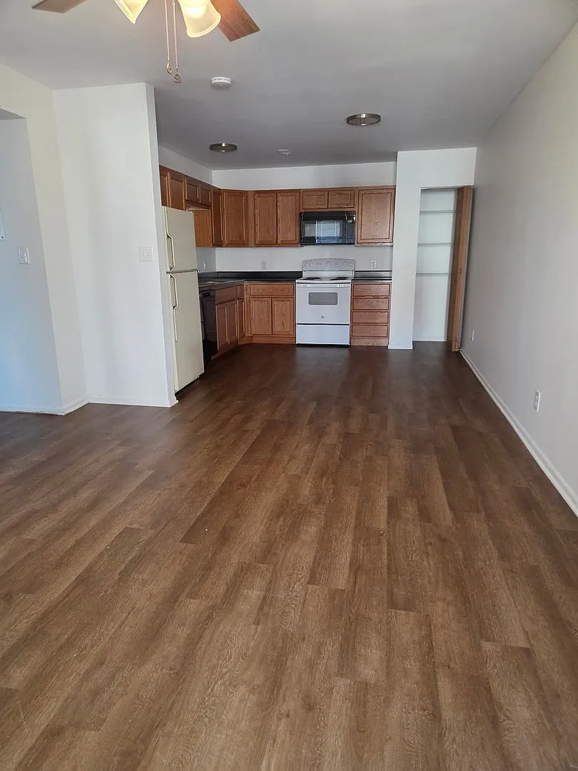 2 Bed | 1 Bath | Apartment — Photo 2