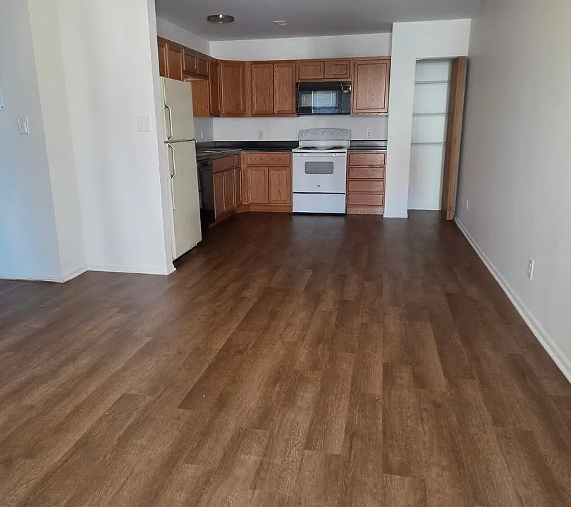 700 W Union St
