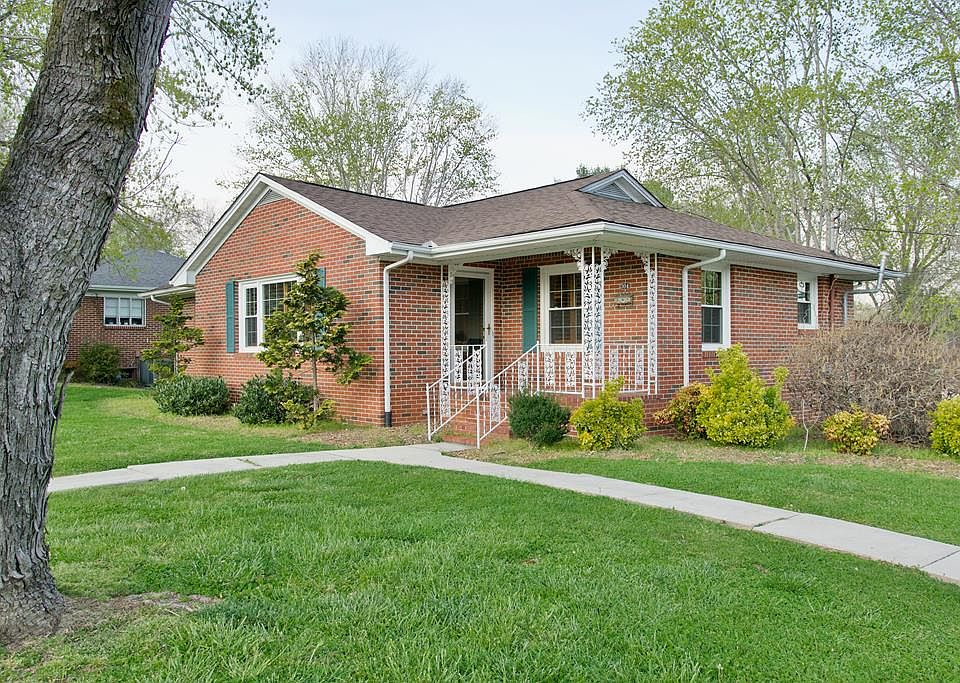1st image of 304 Windsor Dr