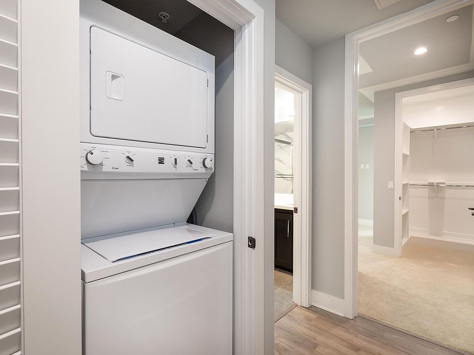 1st image of 1350 Roxbury Dr APT 207