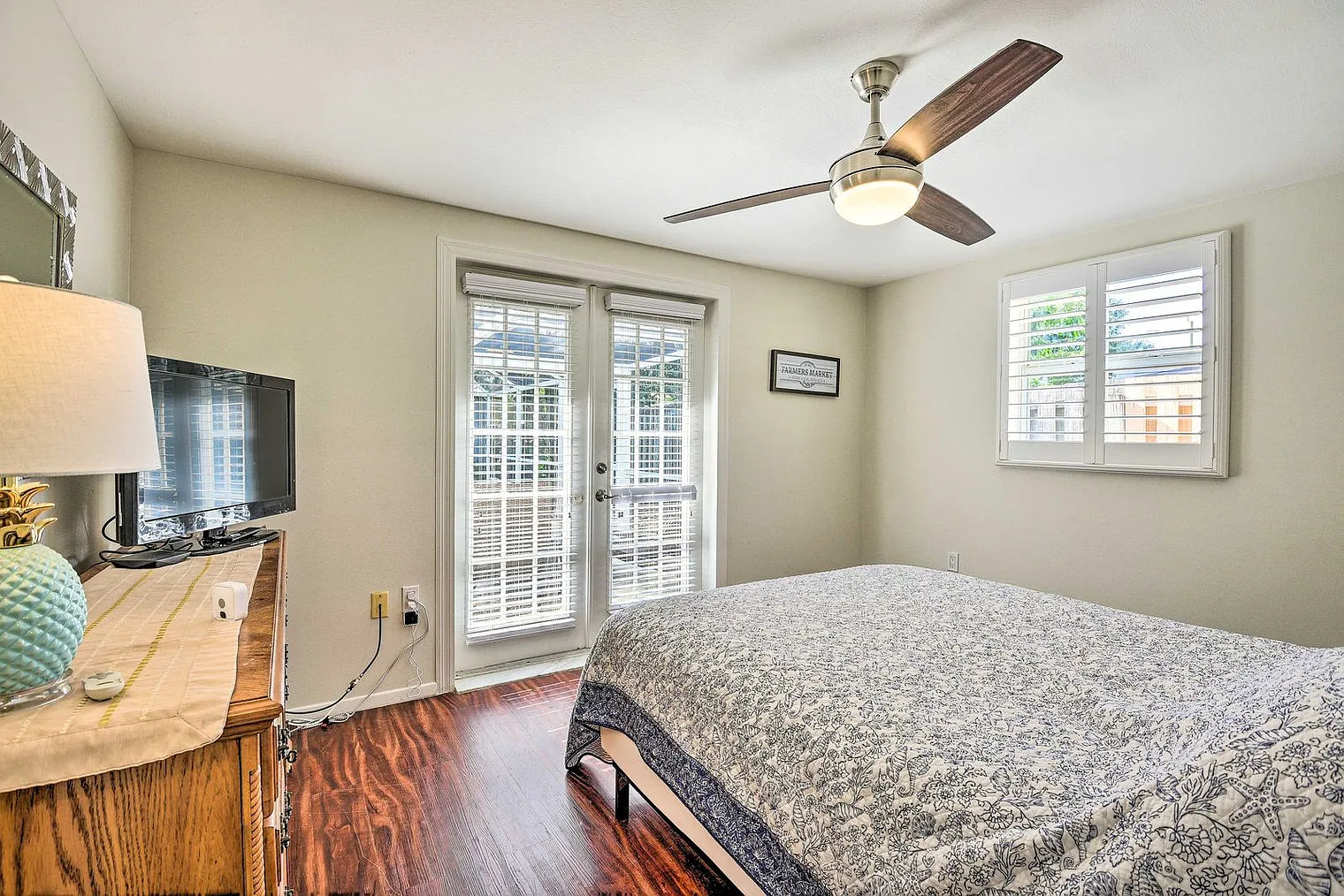2 bed, 1.0 bath, 925 sqft, $5,225 — Photo 4